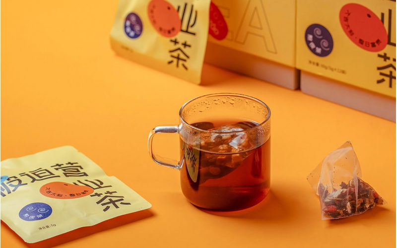 復(fù)古的茶葉包裝，它有整潔簡(jiǎn)約的設(shè)計(jì)風(fēng)格